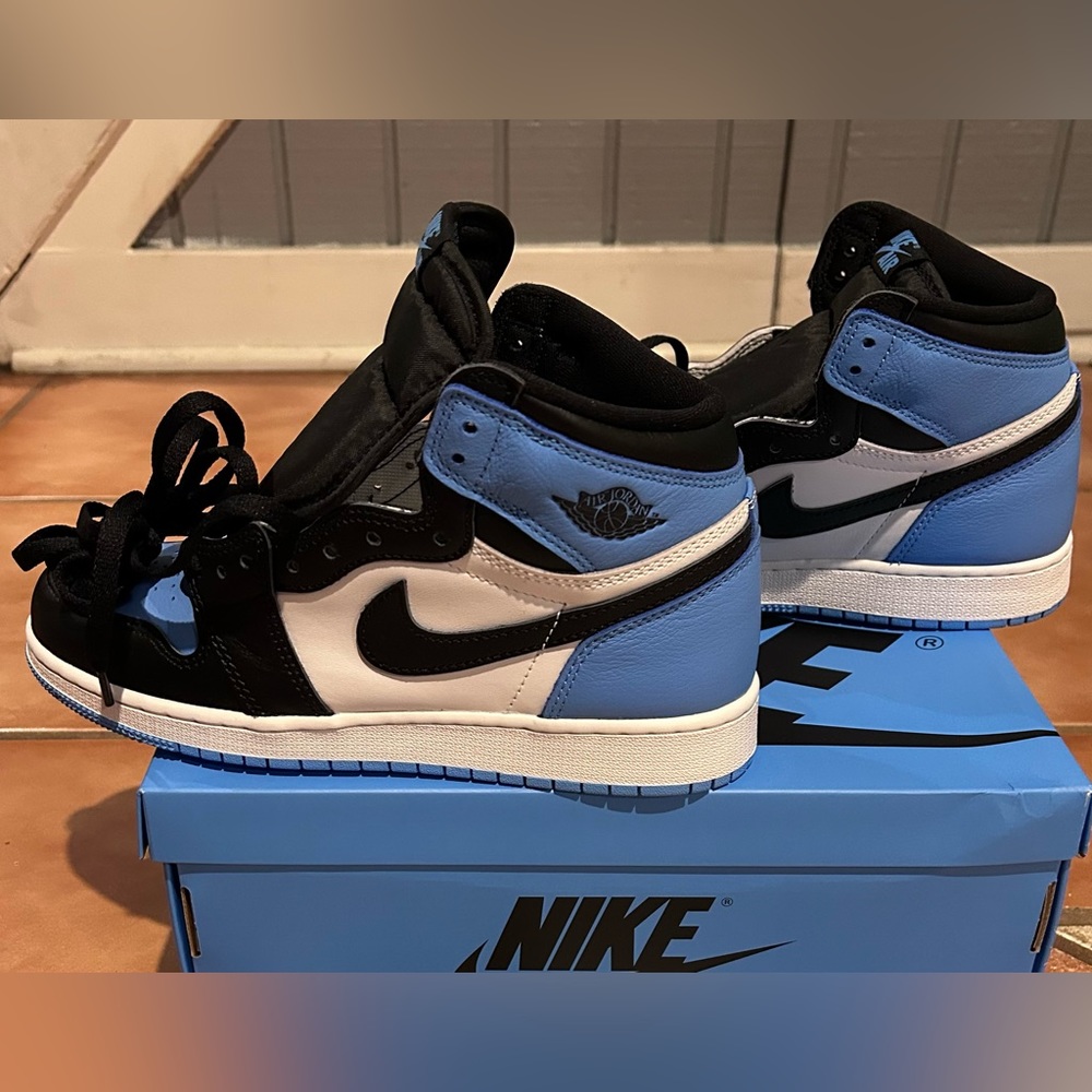 NWT🩵🖤🩵BRAND NEW NEVER WORN JORDAN 1 OG UNC TOE🩵🖤🩵 Size 7 Youth 8.5 Women